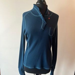 Title nine women’s large beautiful imprint on back and flattering front buttons